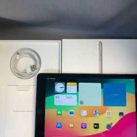 超美品 iPad 第6世代 32GB Wi-Fi版 シルバー色