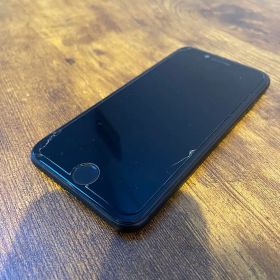 【電源入りません】iPhone SE2 本体 画面ひび割れあり