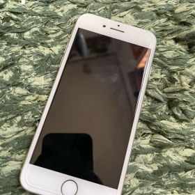 美品 iphone 8 64GB ホワイト シルバー 工場出荷状態でリセット済み