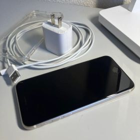 iPhone SE3 64G ホワイト 本体 ケース充電器付き