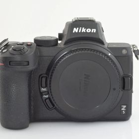 ミラーレス一眼レフ Nikon Z5 本体ボディ と充電器