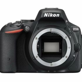 【中古】 Nikon デジタル一眼レフカメラ D5500 ボディー ブラック 2416万画素 3.2型液晶 タッチパネル D5500BK 当店保証30日間 人気 ミラーレス 一眼レフ 交換レンズ カメラ