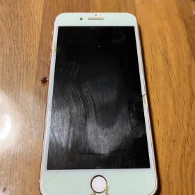 Apple iPhone 8 Plus ローズゴールドケース付