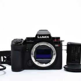 ＜並品＞ パナソニック(Panasonic) パナソニック フルサイズミラーレス一眼カメラ S5M2 ボディ ブラック DC-S5M2
