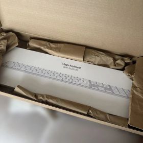 新品 Magic Keyboard with Touch ID 本体