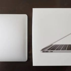Apple MacBook Pro (Mid 2017 )シルバー 本体