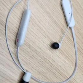 SONY WI-C100 イヤホン