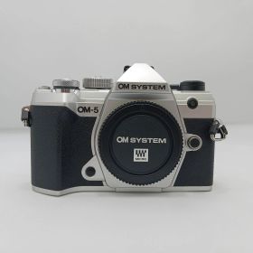 【展示商品】 OMSYSTEM ミラーレス一眼カメラ OM-5 14-150mm II レンズキット シルバー