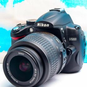 ニコン Nikon D5000⭐️スマホに転送OK⭐️自撮りラクラク⭐️即日発送