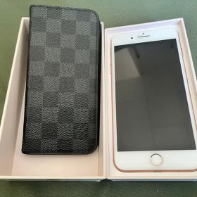 iPhone8Plus 256GBバッテリー72％ 動作確認済 手帳形ケース付