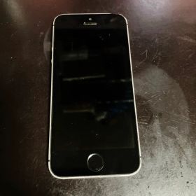 Apple iPhone SE スペースグレー 本体