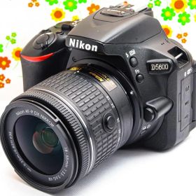 美品 ニコン Nikon D5600☆スマホに転送☆高性能一眼レフ☆自撮り可能！