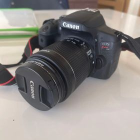 デジタル一眼レフカメラEOS kiss X8i キャリーバッグ付き