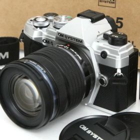 【中古】【美品】OMシステム OM SYSTEM OM-5 12-45mm F4.0 PRO レンズキット CA01-R3322-3X2 OMSYSTEM ミラーレス マイクロフォーサーズマウント 手ブレ補正 4K対応