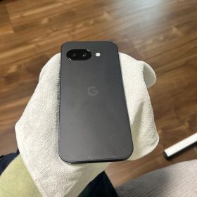 Google pixel 9a SIMフリー 画面ひび割れあり