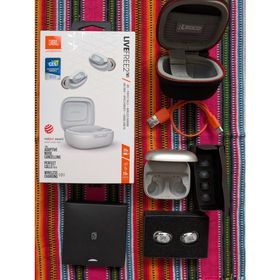 ジェイビーエル(JBL)のJBL LIVE FREE 2 ワイヤレスイヤホン(ヘッドフォン/イヤフォン)