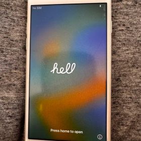 Apple iPhone 8 シルバー 本体