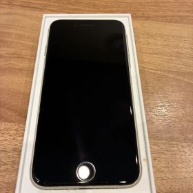 iPhone SE3 スターライト ホワイト 本体