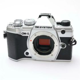 【中古】 《美品》 OM SYSTEM OM-5 ボディ シルバー [ デジタルカメラ ]