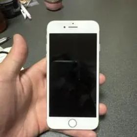Apple iPhone 7 シルバー 本体