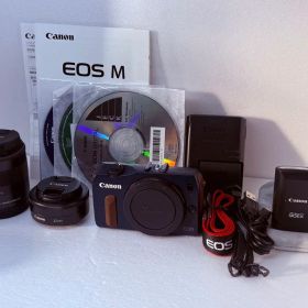 Canon EOS M ダブルレンズキット 動作確認済 付属品多数 ミラーレス
