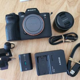 Sony α7R本体、元箱あり、付属レンズ付き