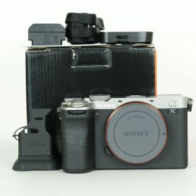 [美品 | シャッター数5,580回｜バッテリー2個・ボトムプレート付] SONY α7C II（ILCE-7CM2） [ボディ シルバー] | SONY Eマウント