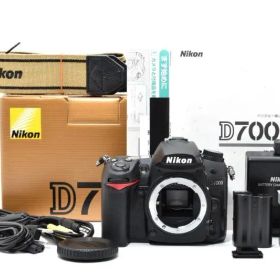 Nikon D7000 デジタル一眼レフカメラ（付属品あり）