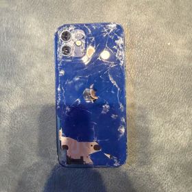 iPhone 12 青 背面割れ