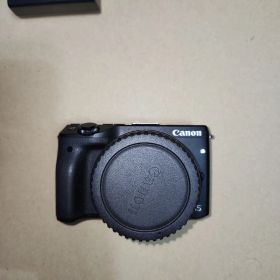 Canon EOS M3 ミラーレス一眼 + 18-55mmレンズ