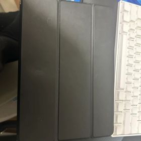 iPad第9世代 本体 背面半透明ブラック カバー付き