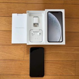 iPhone XR ブラック64 GB SIMフリー