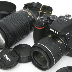 【中古】【お買い得品】ニコン D5600 ダブルズームキット CA01-R4307-3Y2A Nikon Fマウント APS-C 標準ズーム 望遠ズーム 手ブレ補正 レンズ付き セット 中古