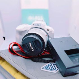 Canon EOS R50 ミラーレス一眼カメラ ホワイト SDカードオマケ付き