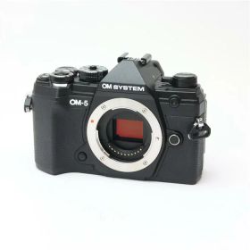 【中古】 《難有品》 OM SYSTEM OM-5 ボディ ブラック [ デジタルカメラ ]
