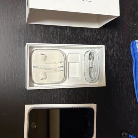 Apple iPhone SE 本体 ブラック