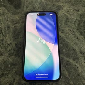 Apple iPhone 16 ブラック 本体