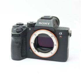 【中古】 《並品》 SONY α7RIII ボディ ILCE-7RM3 【ホットシューフロントカバービス固定部底アシ部品交換/センサークリーニング/各部点検済】 [ デジタルカメラ ]