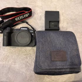 Canon EOS RP ミラーレス一眼 カメラ、充電器(バック付