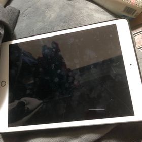 アップル(Apple)のアップル iPad Air 16GB シルバー au(タブレット)