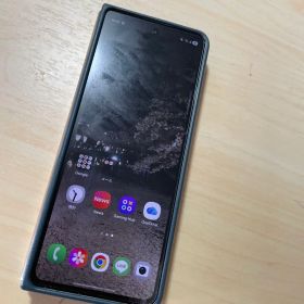 Galaxy Z Fold4 難あり ※内面チラつき・外面ひびあり