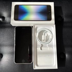 Apple iPhone SE (第3世代) ホワイト