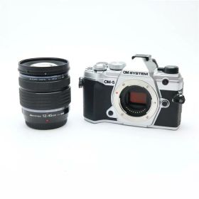 【中古】 《美品》 OM SYSTEM OM-5 12-45mm F4.0 PRO レンズキット シルバー [ デジタルカメラ ]