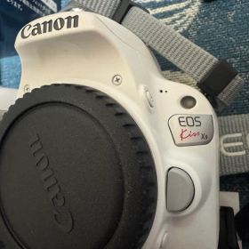 Canon EOS Kiss X9 デジタル一眼レフセット バックもつけます