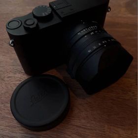 Leica Q2 Monochrom コンパクトデジタルカメラ