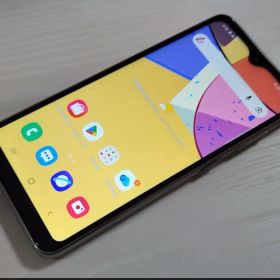 美品 ドコモ SC-42A Galaxy A21