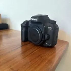 Canon EOS 7D Mark II デジタル一眼レフカメラ