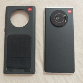 SIMフリー LEITZ PHONE 1 美品 純正カバー付き