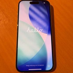 美品 iPhone15 SIMフリー 128gb グリーン 箱 純正ケーブル付き