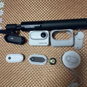 Insta360 GO 3 本体とアクセサリー
